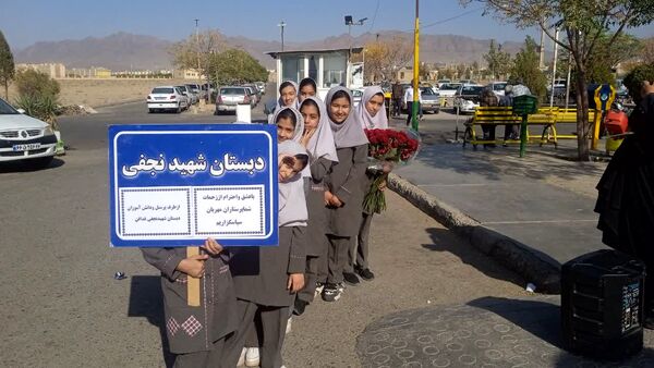 قدردانی پیشتازان دبستان شهید نجفی فدافن از پرستاران بیمارستان حضرت ابوالفضل 