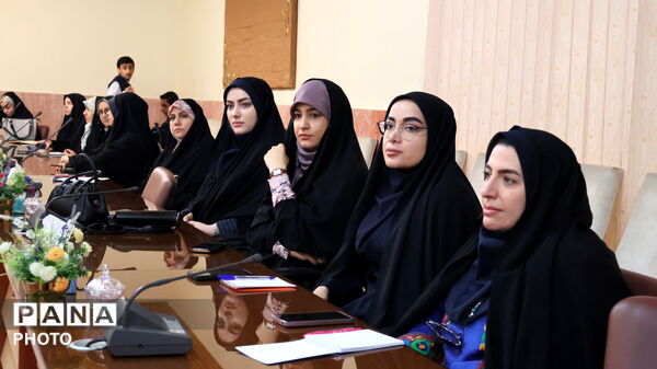 نشست کارشناسان فرهنگی مناطق ۱۹ گانه تهران در اردوگاه ابوذر