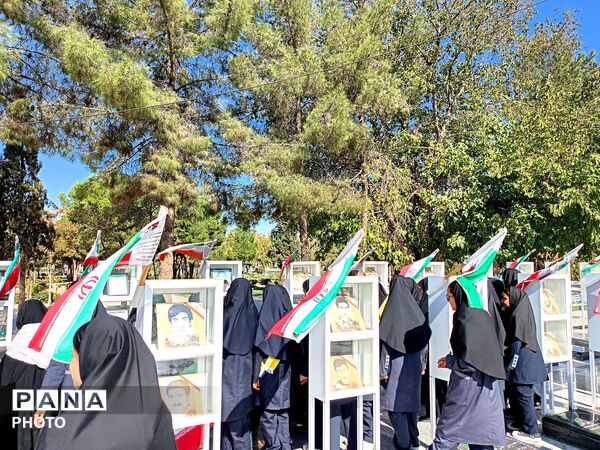 غبارروبی گلزار شهدا توسط دانش آموزان دبیرستان فرهیختگان