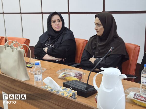 معلمان نمونه در قاب افتخار آموزش و پرورش منطقه ۵