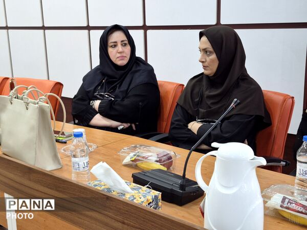 معلمان نمونه در قاب افتخار آموزش و پرورش منطقه ۵