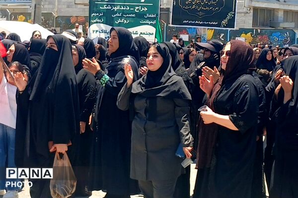  برافراشته شدن پرچم های «یالثارات‌الحسین» بر دوش عزاداران حسینی کامیاران