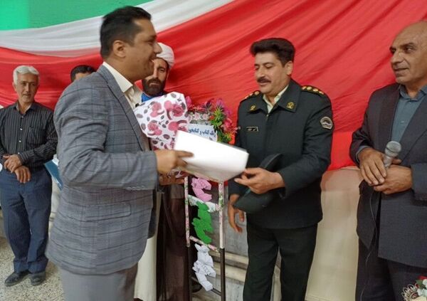 نواخته شدن زنگ کتاب و کتابخوانی در دبیرستان سمیه نوخندان