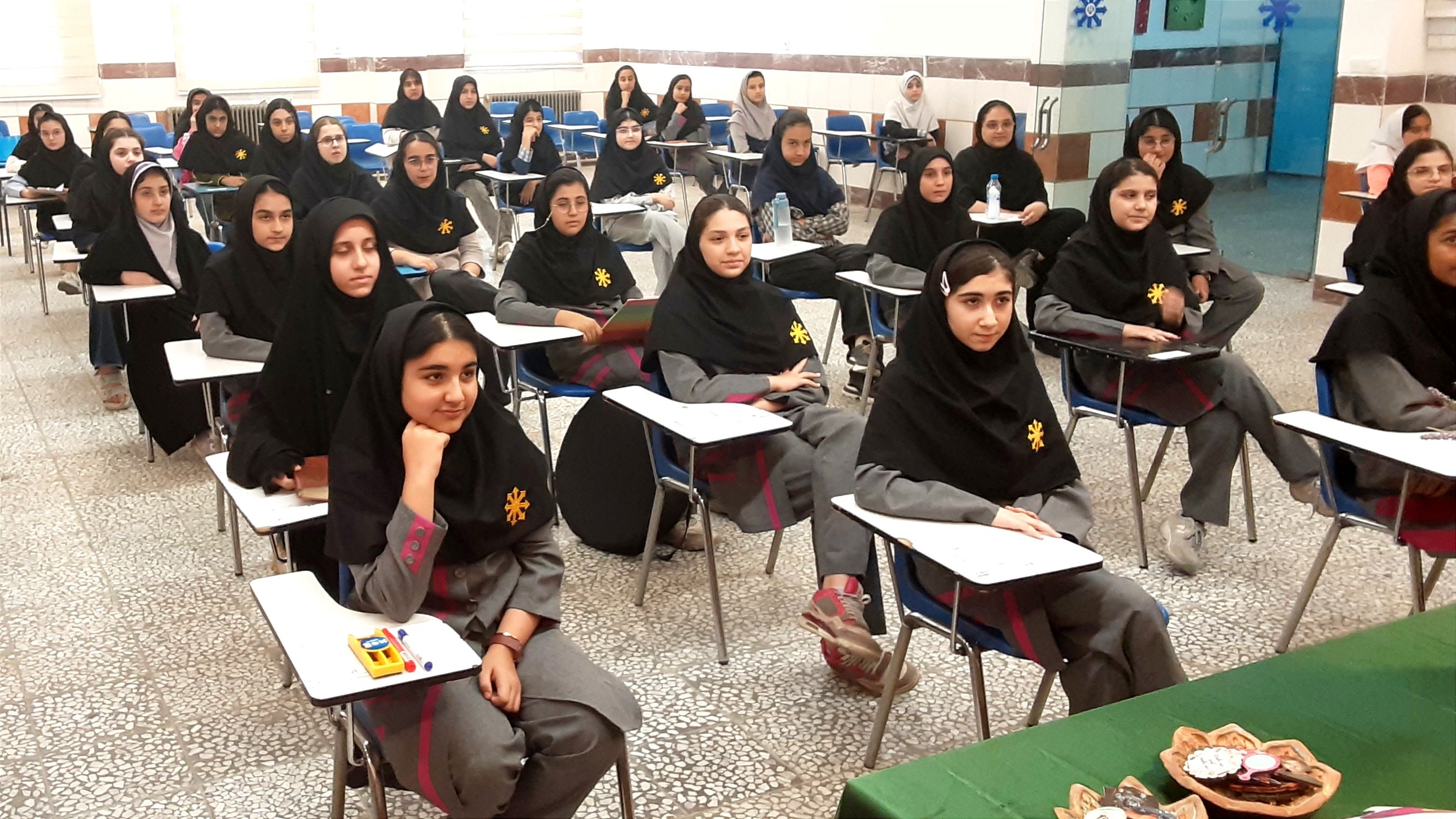 آیین تجلیل از ورودی‌های جدید دبیرستان فرزانگان قائمشهر