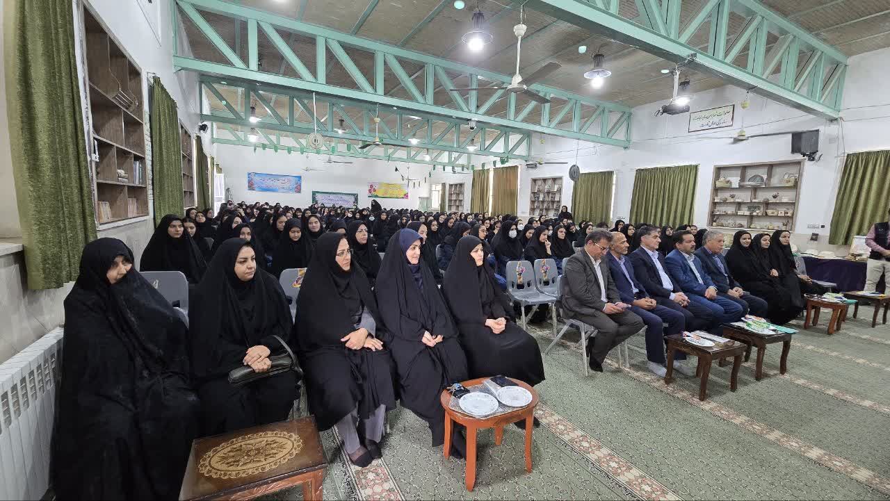 طنین شعر و ادب وحشی بافقی در دبیرستان حضرت معصومه(س)