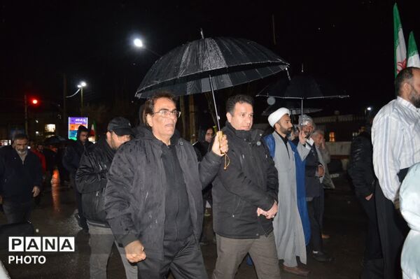 حضور حماسی فرزندان حاج قاسم در زیر باران؛ تجدید میثاق با آرمان‌ها