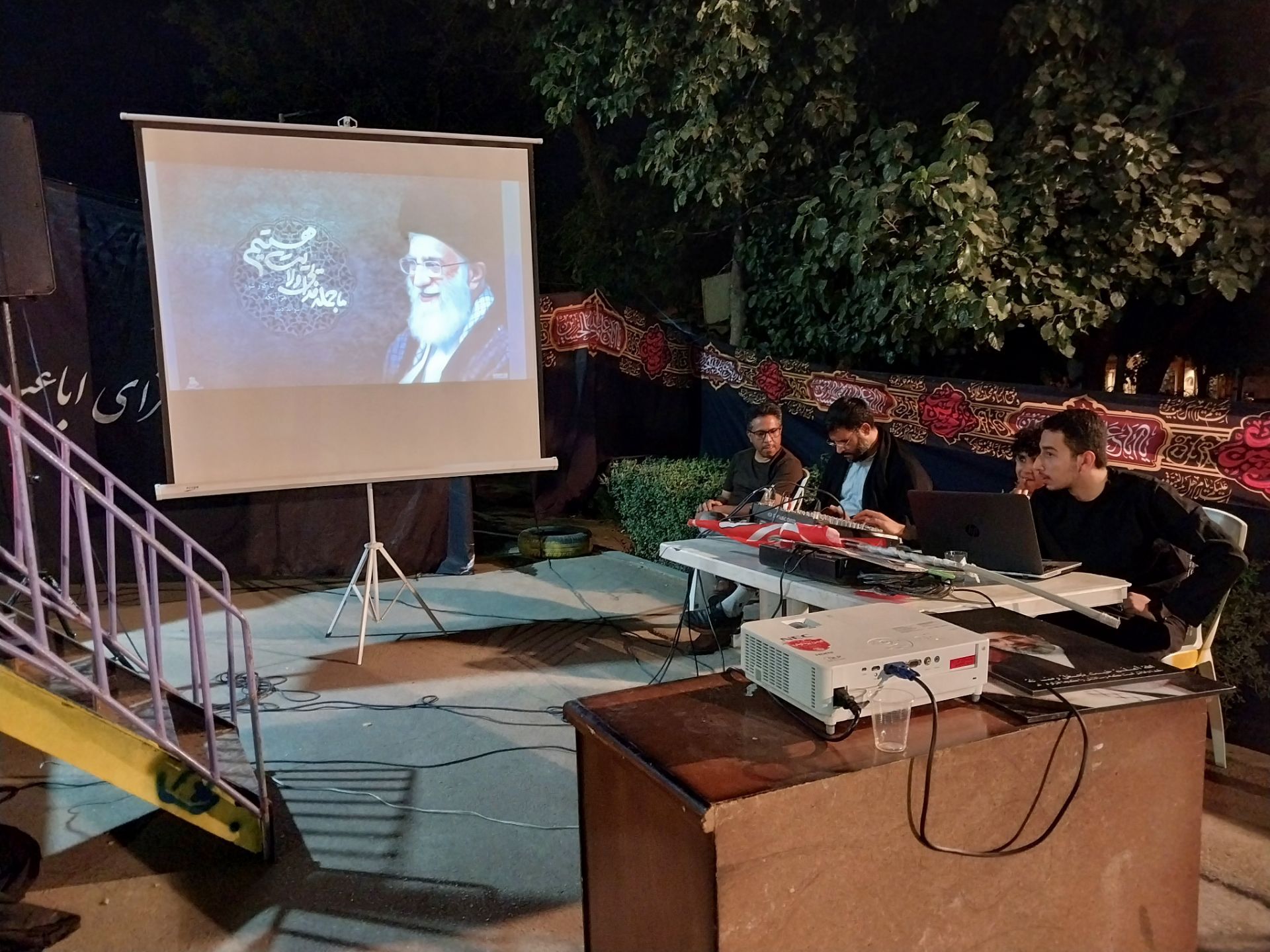 گرامیداشت چهلمین روز تدفین آقای شهید ایران و برگزاری مراسم شب شهادت امام حسن عسکری(ع) با حضور ۸۰۰ نفر