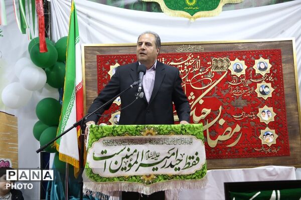 جلوه‌گری ارادت حیدری غدیرخم در غرفه آموزش و پرورش تبریز