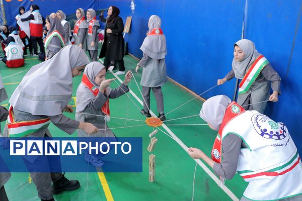 بهارستان دو صحنه همفکری، همدلی و همکاری پیشتازان در همایش یاوران انقلاب