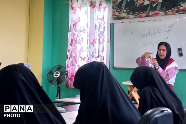 دومین دوره آموزش و مهارت افزایی امداد و کمک‌های اولیه ویژه مربیان کودکستان ها در ناحیه دو شهرری 