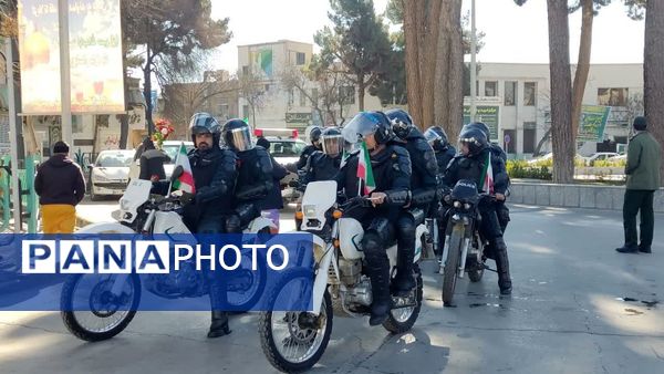 آیین گلباران تمثال امام خمینی(ره) در آغاز دهه فجر