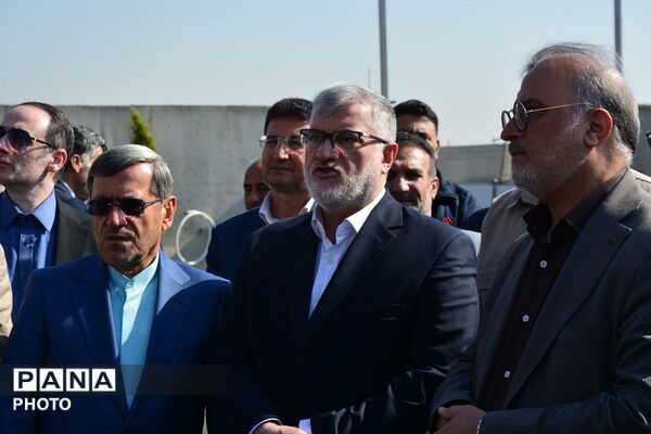 بازدید استاندار تهران از دبیرستان تمام هوشمند «شهید ابراهیم رئیسی» بهارستان دو
