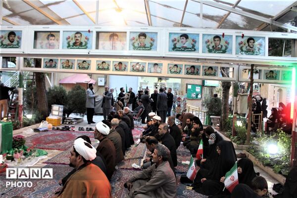 حال و هوای آغاز سال نو در جوار مزار شهدای جنگ رمضان