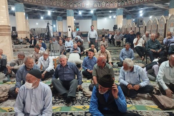 برپایی میز خدمت آموزش و پرورش شهرستان قدس در مصلی نماز جمعه
