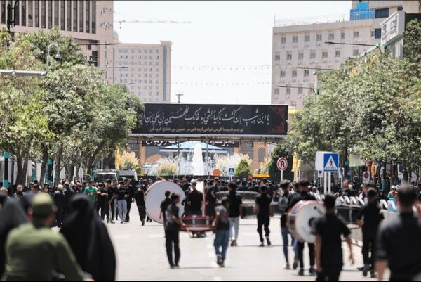 ظهر تاسوعا در جوار حرم مطهر رضوی