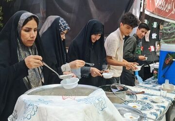 روایت خدمت دانش‌آموزان کرمانشاهی در موکب اربعینی ناحیه ۳