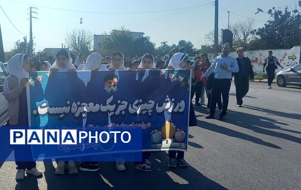 همایش پیاده‌روی در روستای کروا قائمشهر