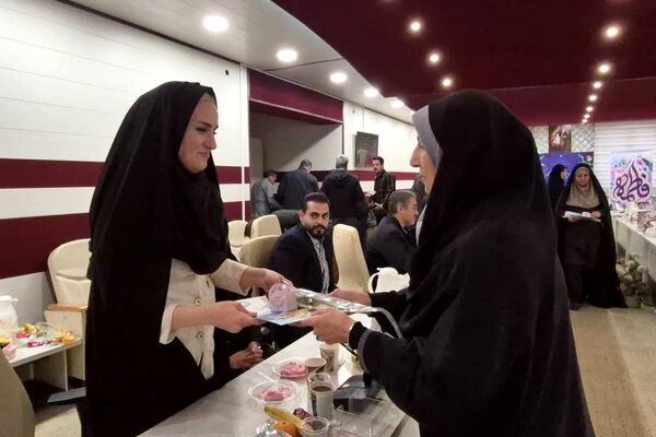 تقدیر از بانوان شاغل در اداره آموزش و پرورش کهریزک 