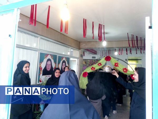 نواختن زنگ مهر و زنگ نماز و ایثار و شهادت در دبیرستان فاطمیه