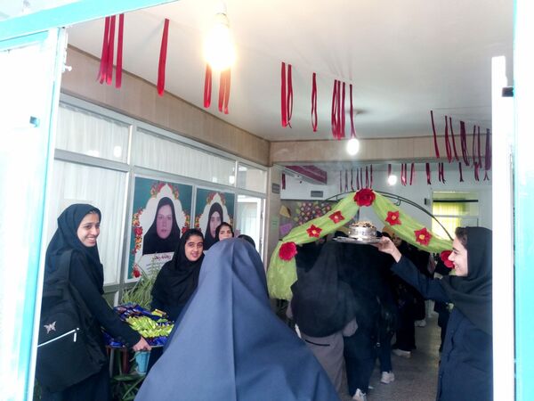 نواختن زنگ مهر و زنگ نماز و ایثار و شهادت در دبیرستان فاطمیه