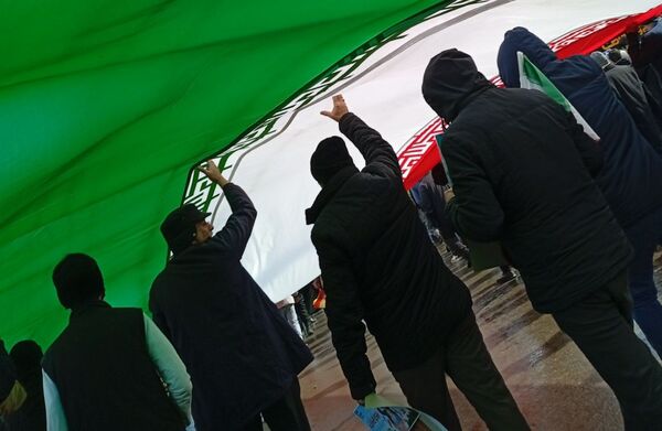راهپیمایی ۲۲ بهمن در مشهد با حضور فرمانده واحدهای حوزه ۱۹ بسیج دانش‌آموزی منطقه تبادکان