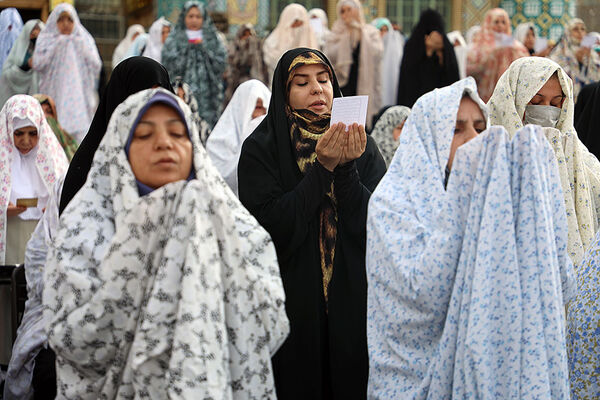 اقامه نماز عید سعید فطر- امامزاده پنج تن(ع) لویزان