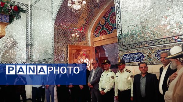 دولتمردان غبار از مزار شهدا برداشتند 