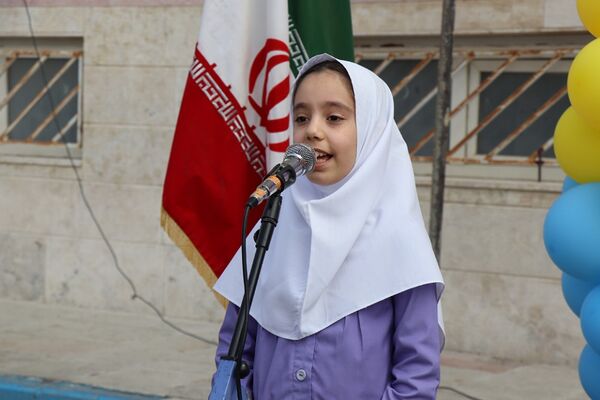 آیین گرامیداشت مقام معلم و به صدا درآوردن زنگ سپاس معلم در مدرسه شهید مرادی و شهید کلانتری پاکدشت
