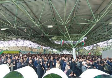 بدرقه باشکوه مردم شریف شهرستان بروجرد با پیکر مطهر شهیدان جنگ رمضان