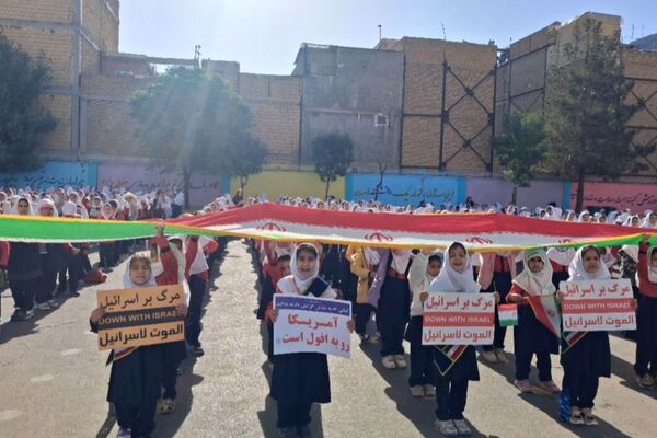  آیین گرامیداشت انقلاب اسلامی در مدارس رباط‌کریم