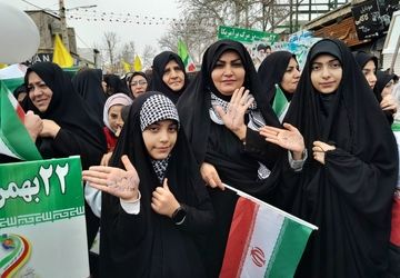 ۲۲ بهمن ماه مردم کوهدشت با برگزاری مراسمی با شکوه پیروزی انقلاب اسلامی را گرامی داشتند