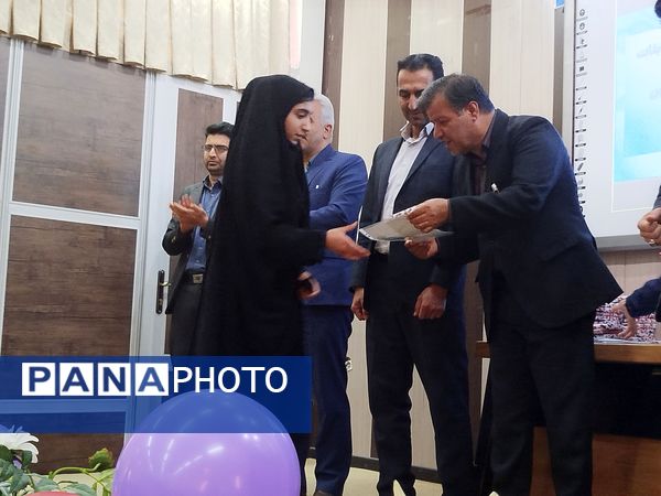 تجلیل از برگزیدگان مسابقات فرهنگی و هنری بن