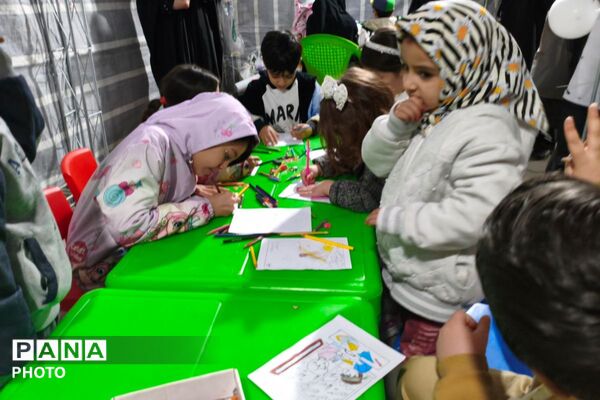حضور دانش‌آموزان و کودکان بهارستانی در راهپیمایی شبانه «جنگ رمضان»