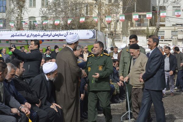 حماسه دانش‌آموزان اسلامشهر در ۲۲بهمن