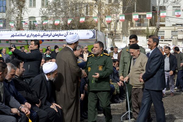 حماسه دانش‌آموزان اسلامشهر در ۲۲بهمن