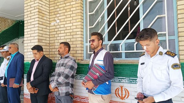 نواخته شدن زنگ سلامت در دبیرستان الزهرا شهرستان مارگون