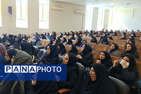 صعود به قله‌های تکنولوژی و فناوری با ارتقا سواد دیجیتال معلمان 