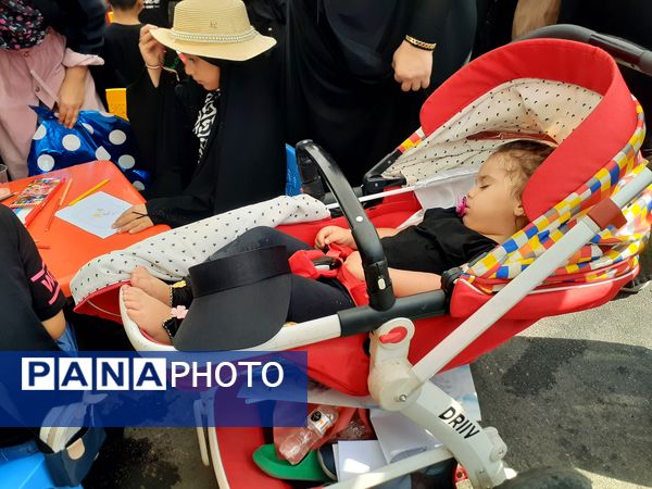  حضور پرشور اقشار مختلف جامعه در پیاده‌روی معنوی