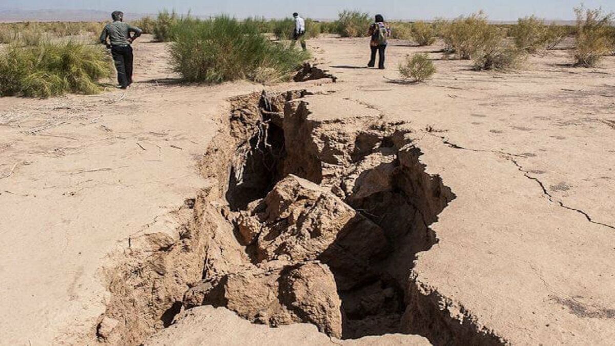 فرونشست زمین در خراسان رضوی؛ تهدیدی خاموش برای آب، زیرساخت‌ها و امنیت غذایی