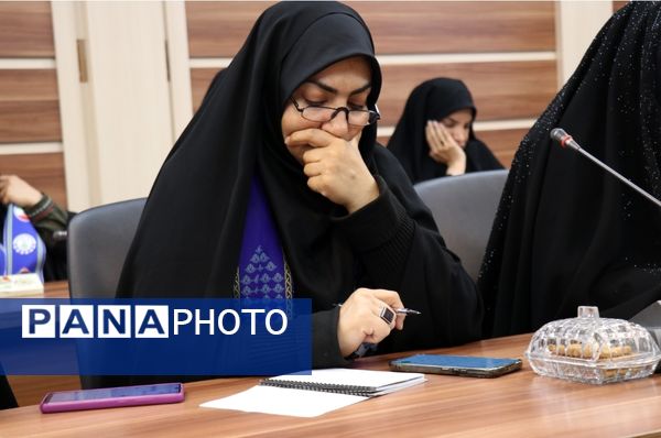 نشست مشاور وزیر در امور تشکل‌های دانش‌آموزی با کارشناسان سازمان دانش‌آموزی استان خراسان رضوی