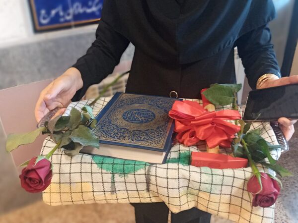 نواختن زنگ استانی مهر، ایثار و مقاومت در مدرسه نمونه دولتی ۹ دی به مناسبت آغاز سال تحصیلی و هفته دفاع مقدس