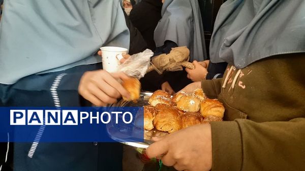 جشن با شکوه انقلاب در دبیرستان فدک منطقه ۱۲