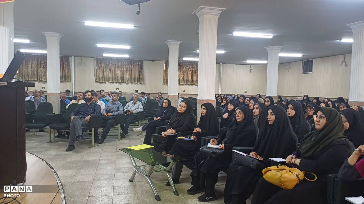 کارگاه آموزشی هوش مصنوعی با حضور جمعی از مربیان پرورشی مدارس ناحیه 2 کرج و شهرستان فردیس 