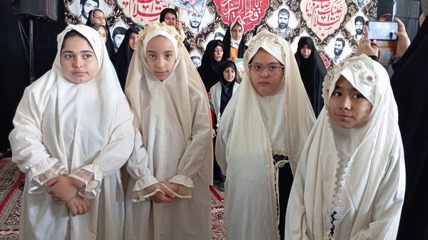 حضور دانش آموزان در نماز جمعه کاشمر