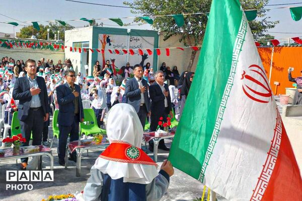 جشن شکوفه‌های کلاس اولی در دبستان فرهنگیان