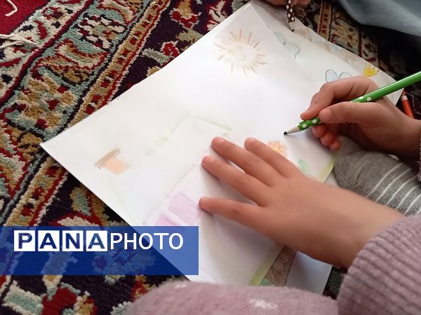 برپایی غرفه کودک در حاشیه نماز جمعه کاشمر