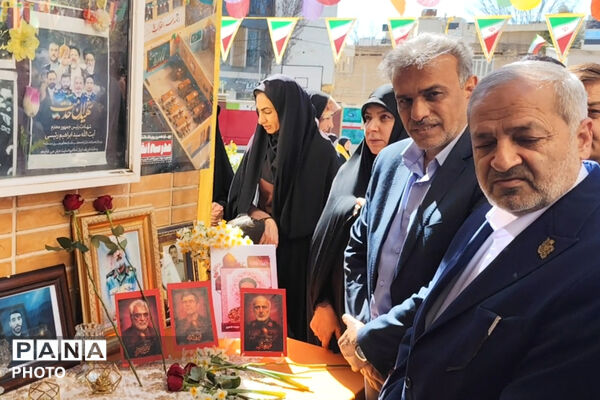 وزیر آموزش و پرورش میهمان دانش‌آموزان مدرسه شاهد دالکی