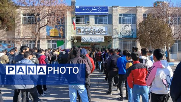 آیین تجلیل و قدردانی از برترین‌های مسابقات فوتسال درون مدرسه‌ای در دبیرستان امام رضا (ع) 