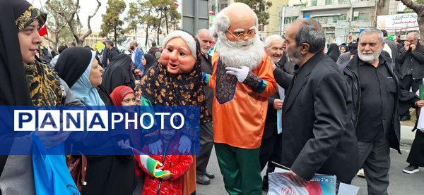 حضور گسترده و منسجم دانش آموزان و فرهنگیان منطقه ۱۰ در راهپیمایی ۲۲ بهمن ماه