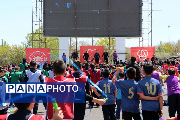 بزرگ‌ترین همایش طناب‌زنی دانش‌‌آموزی در تبریز